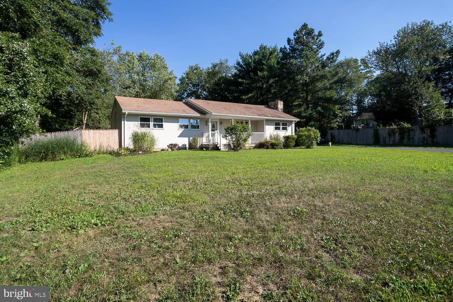 Cream Ridge, NJ 08514,877 MONMOUTH RD