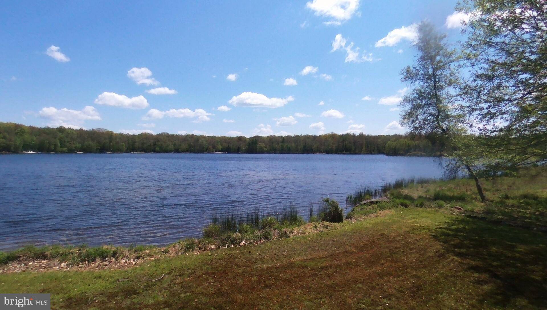 Pocono Lake, PA 18347,301 TOMMYS LN