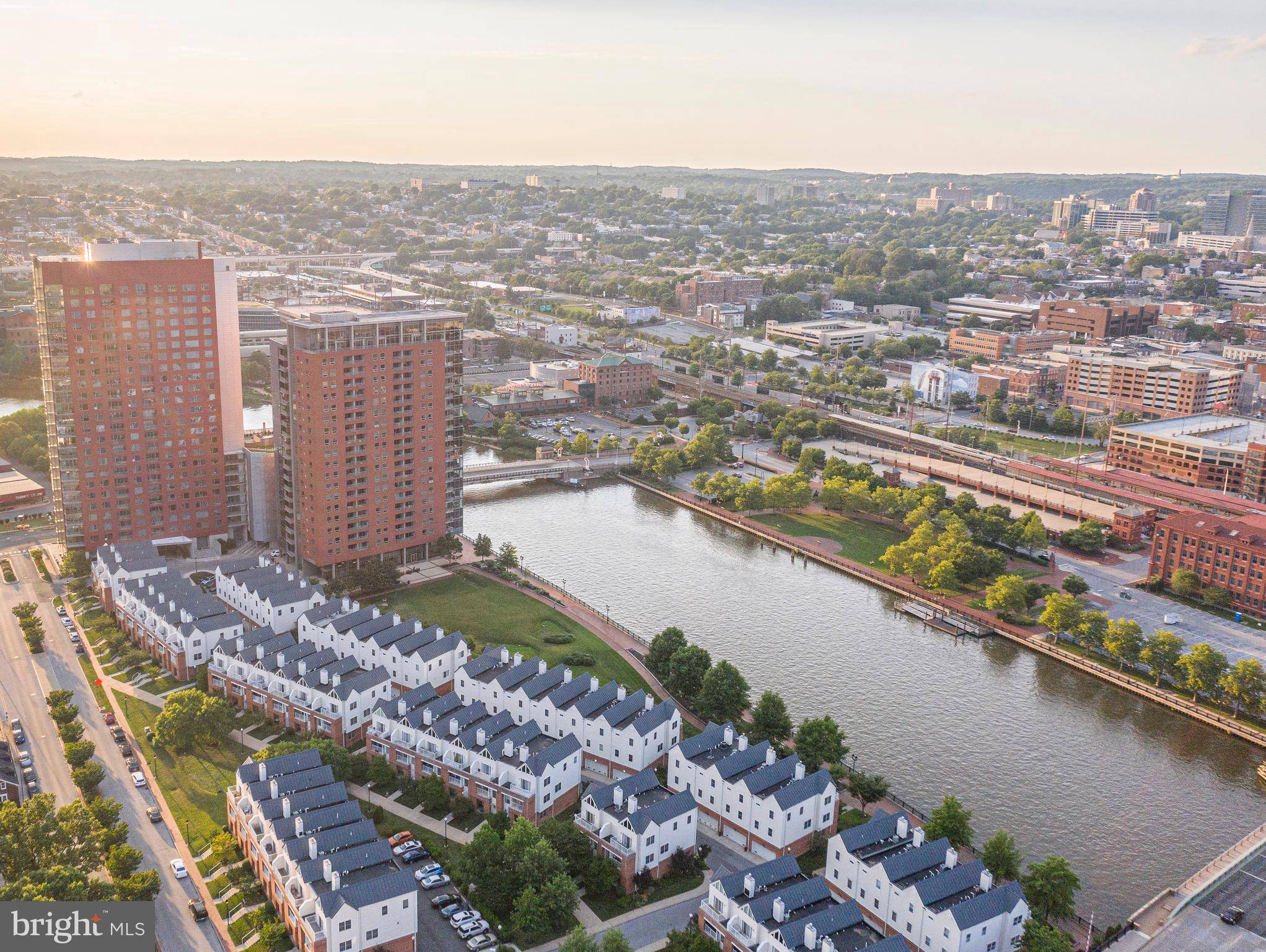 Wilmington, DE 19801,105-UNIT CHRISTINA LANDING DR #1301