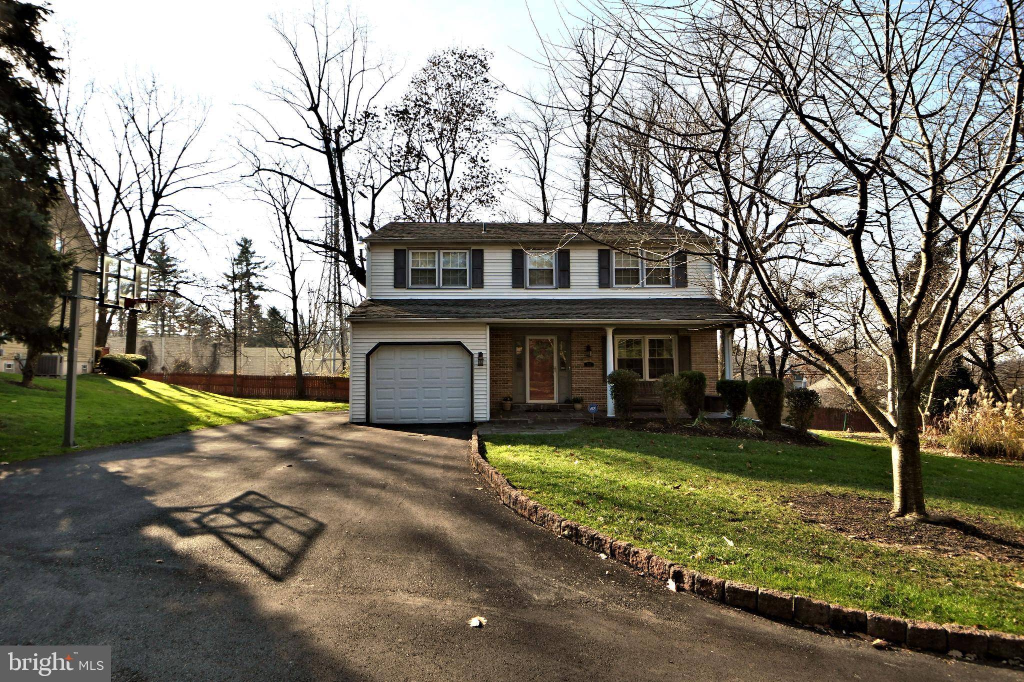 Glenside, PA 19038,733 FALCON DR