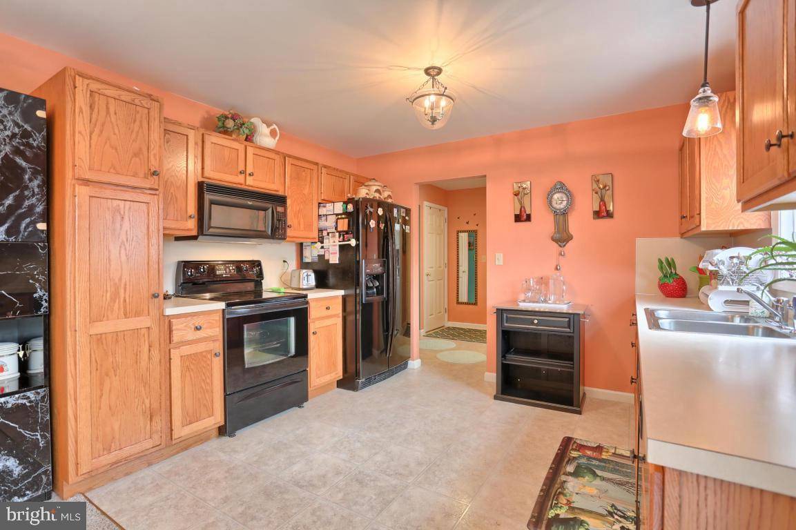 Newmanstown, PA 17073,10 GARDEN DR