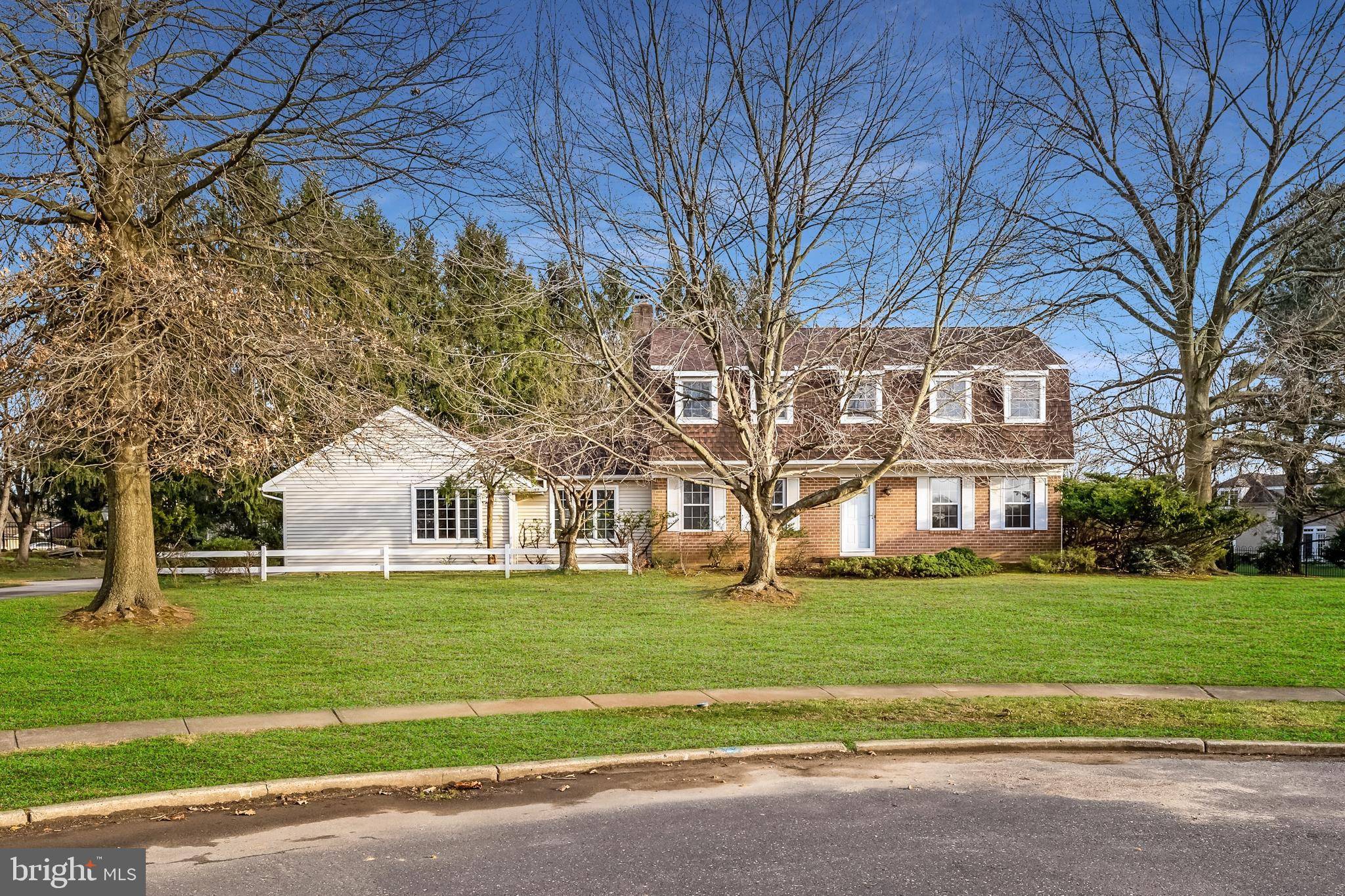 Moorestown, NJ 08057,913 KNOLL CT