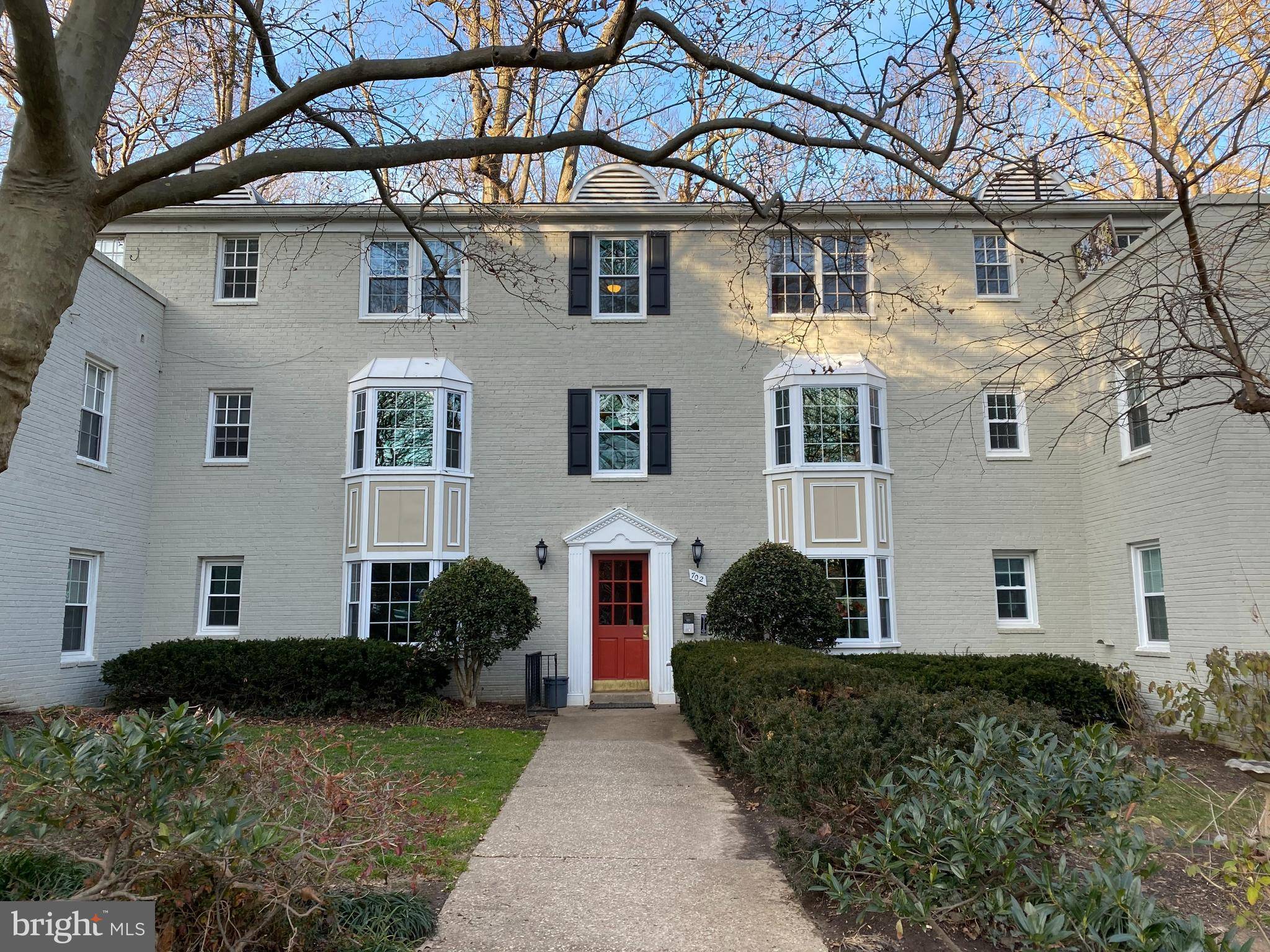 Arlington, VA 22204,702 S ARLINGTON MILL DR #101