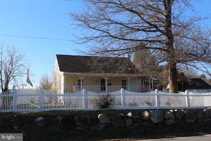 Elverson, PA 19520,739 N MANOR RD