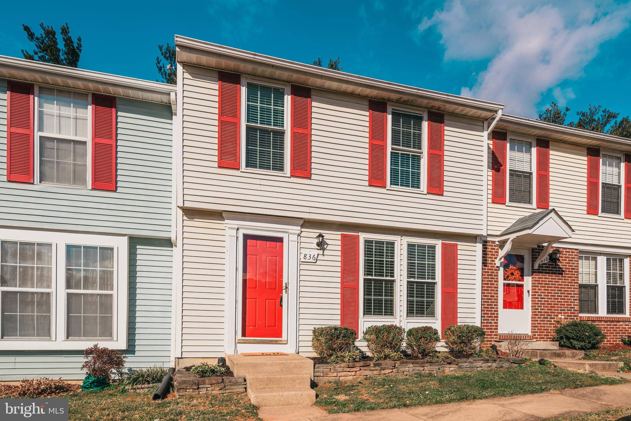 Warrenton, VA 20186,836 OAK LEAF CT