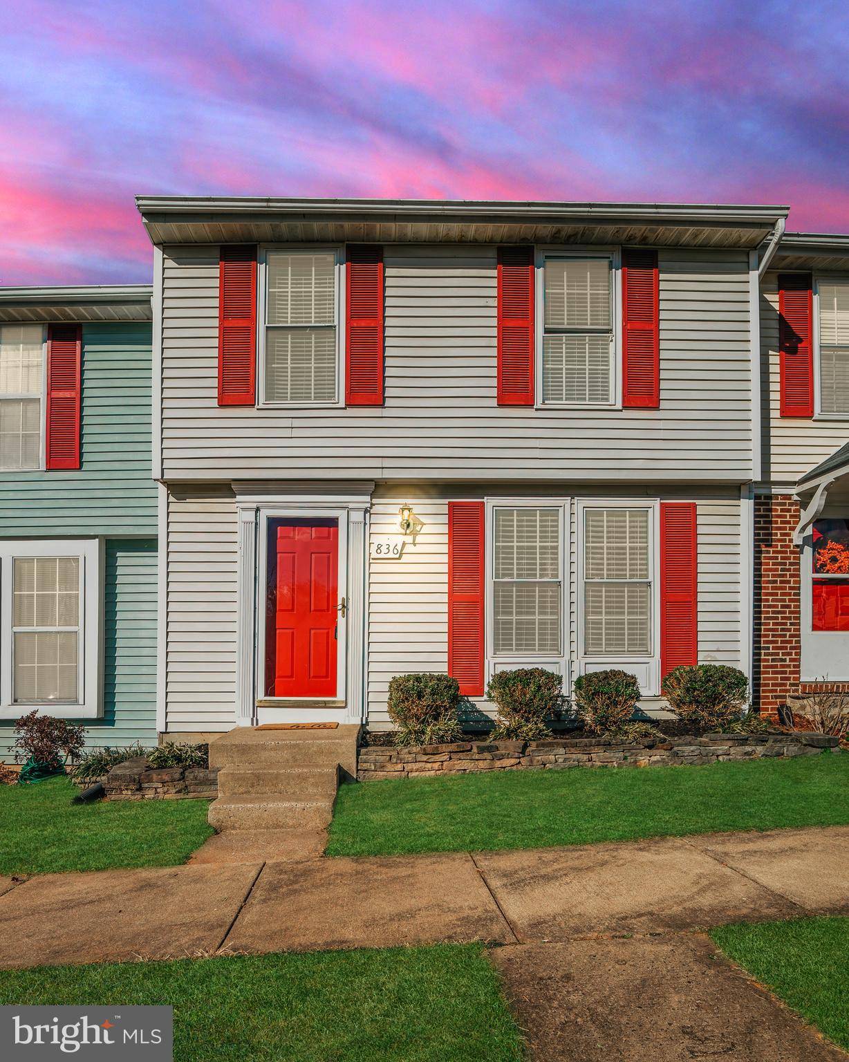 Warrenton, VA 20186,836 OAK LEAF CT