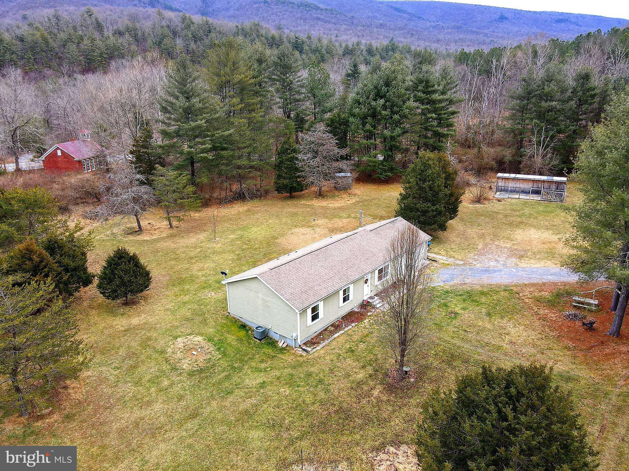 Great Cacapon, WV 25422,44 CEDAR POINT LN