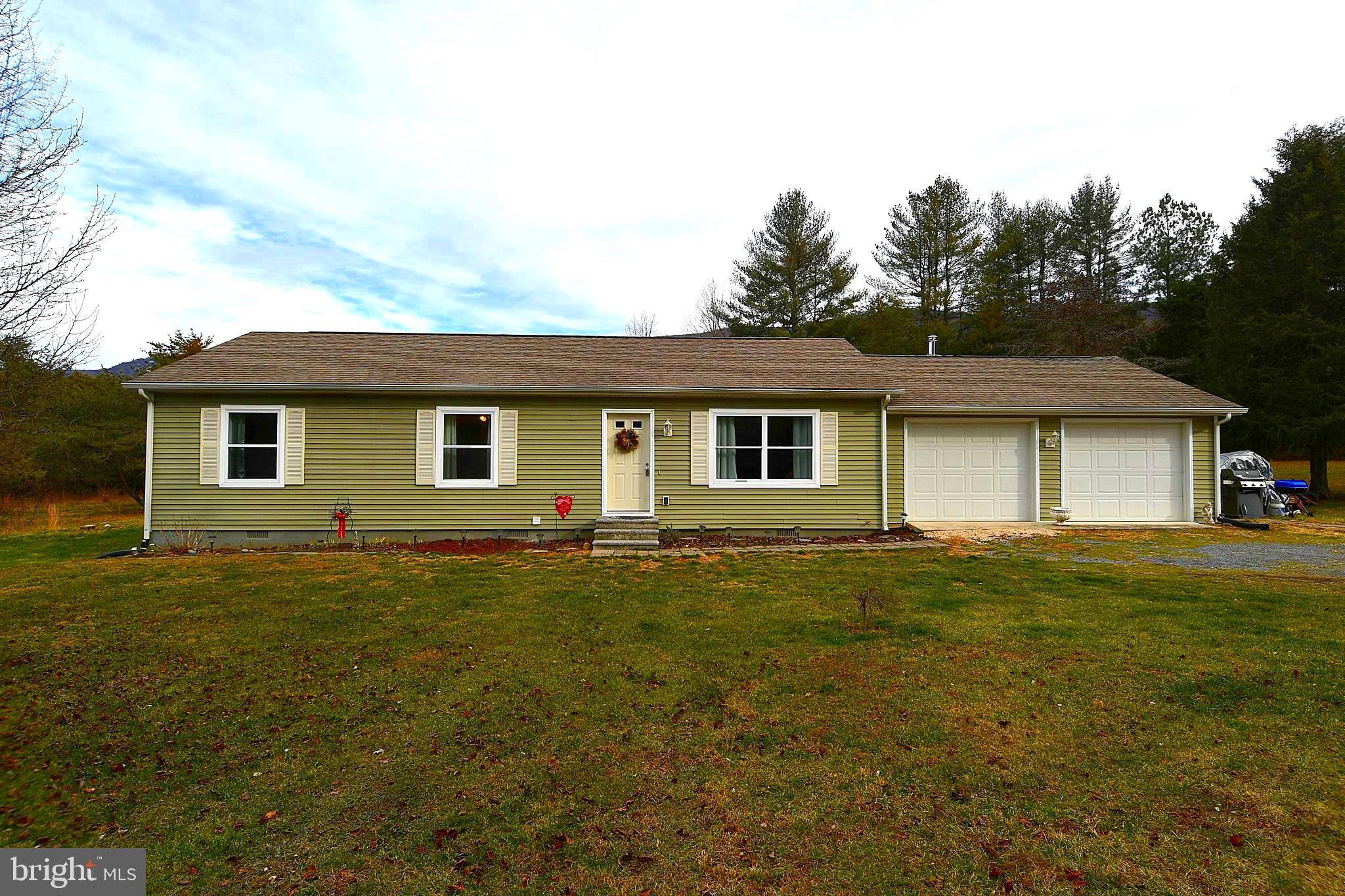 Great Cacapon, WV 25422,44 CEDAR POINT LN