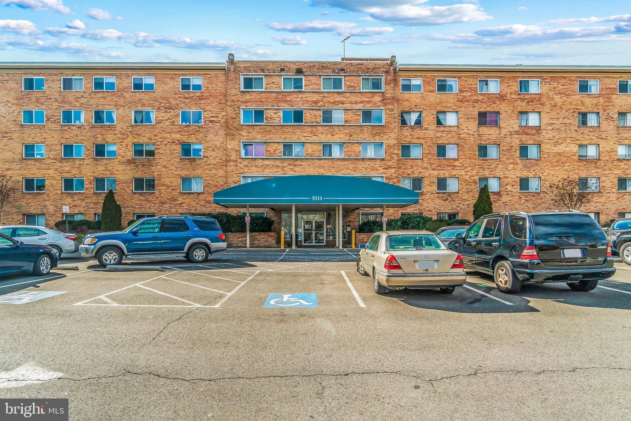 Arlington, VA 22204,5111 8TH RD S #311