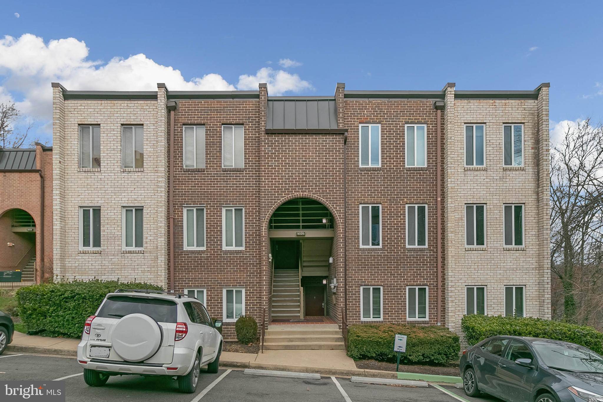 Arlington, VA 22204,5025 7TH RD S #202