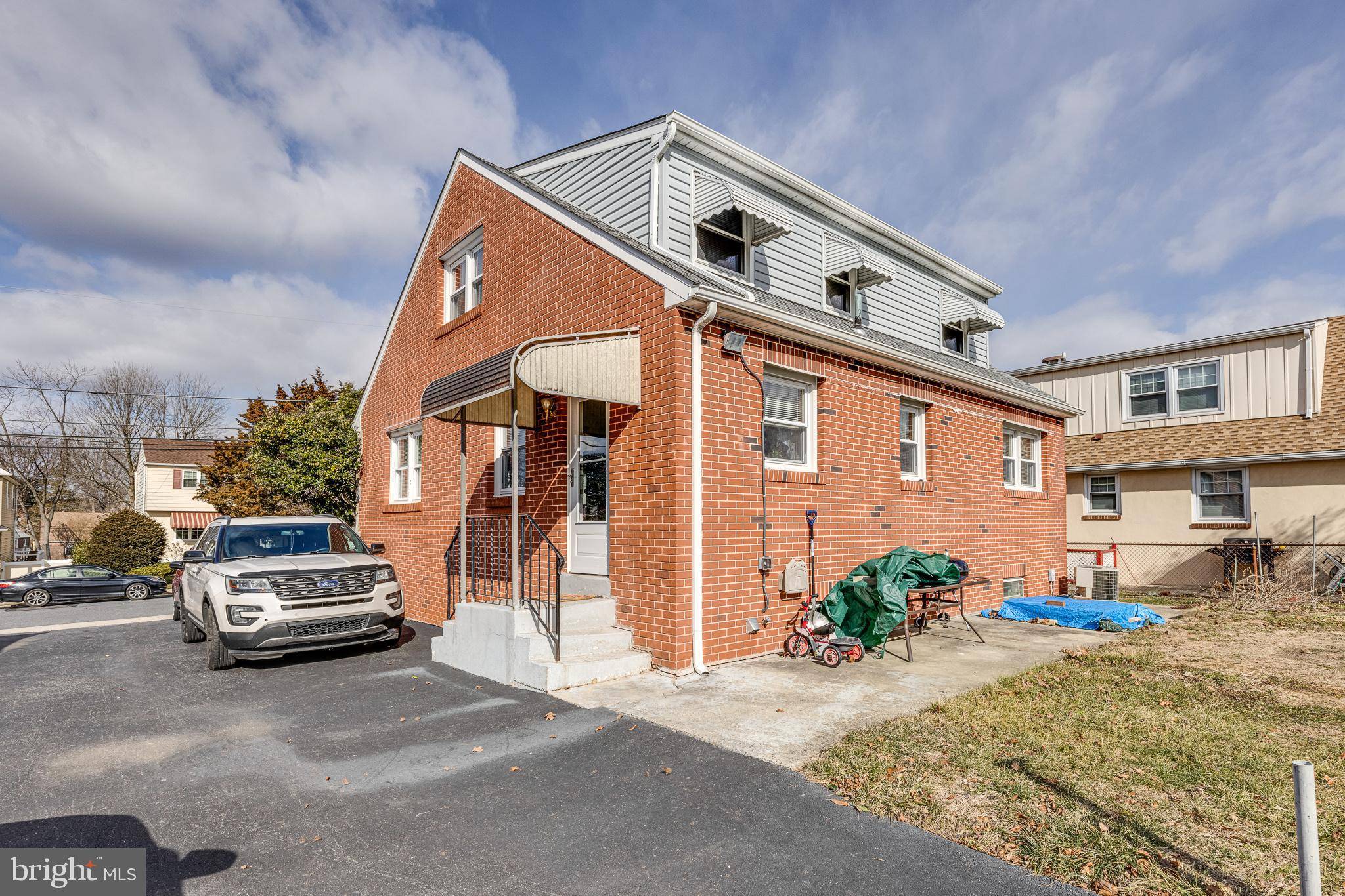 Folsom, PA 19033,142 7TH AVE