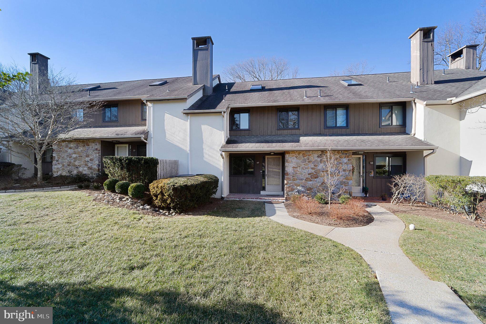 Berwyn, PA 19312,19 OAK KNOLL DR