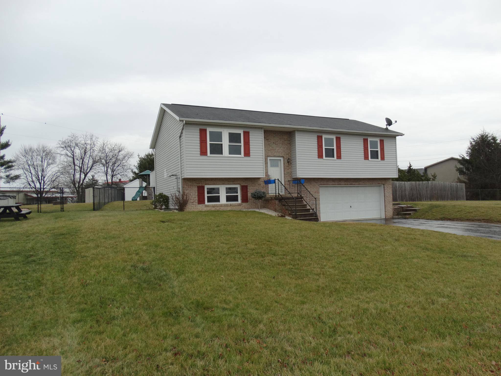 Chambersburg, PA 17202,1744 HOLLY LN