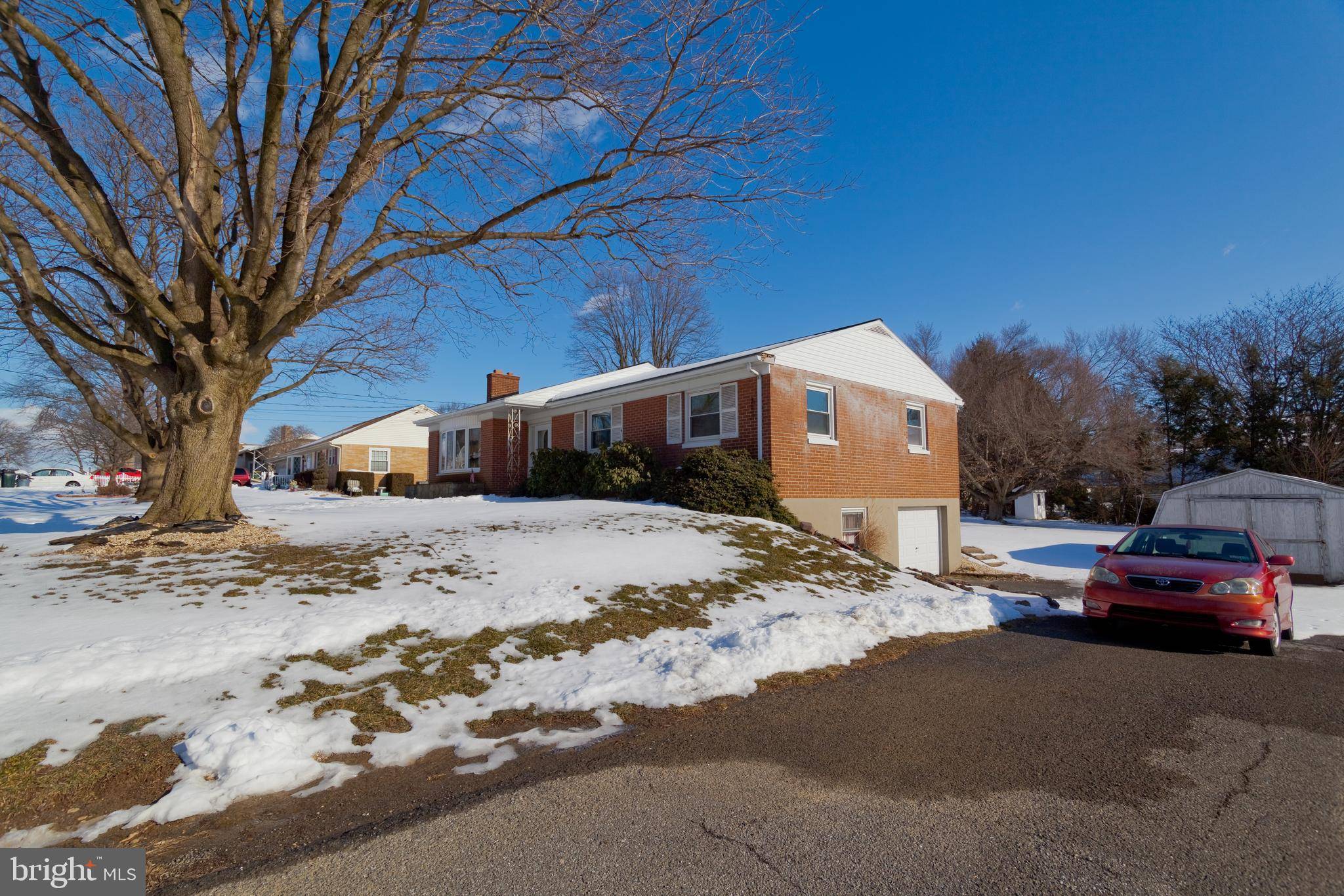 Willow Street, PA 17584,327 EDGEMONT DR