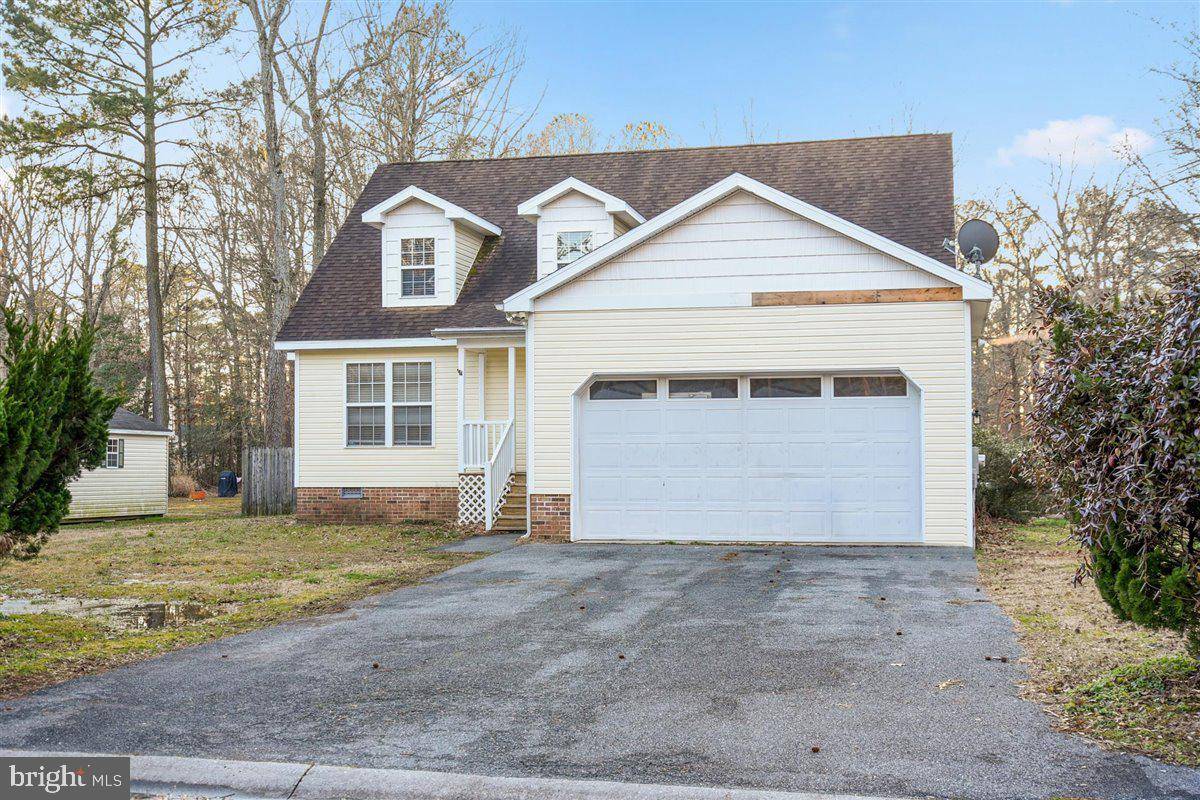 Pocomoke City, MD 21851,808 WHITE OAKS LN