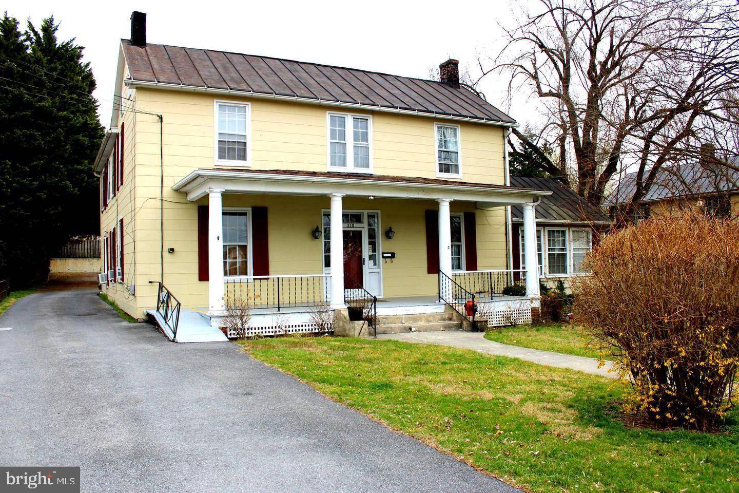 Berryville, VA 22611,210 W MAIN ST