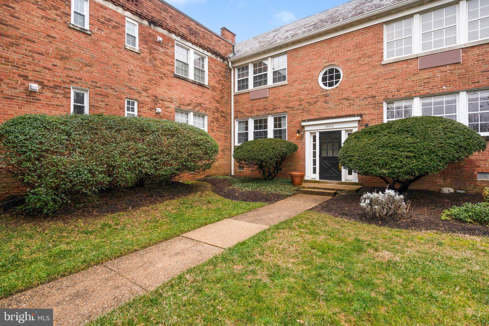 Alexandria, VA 22314,1802 W ABINGDON DR #202