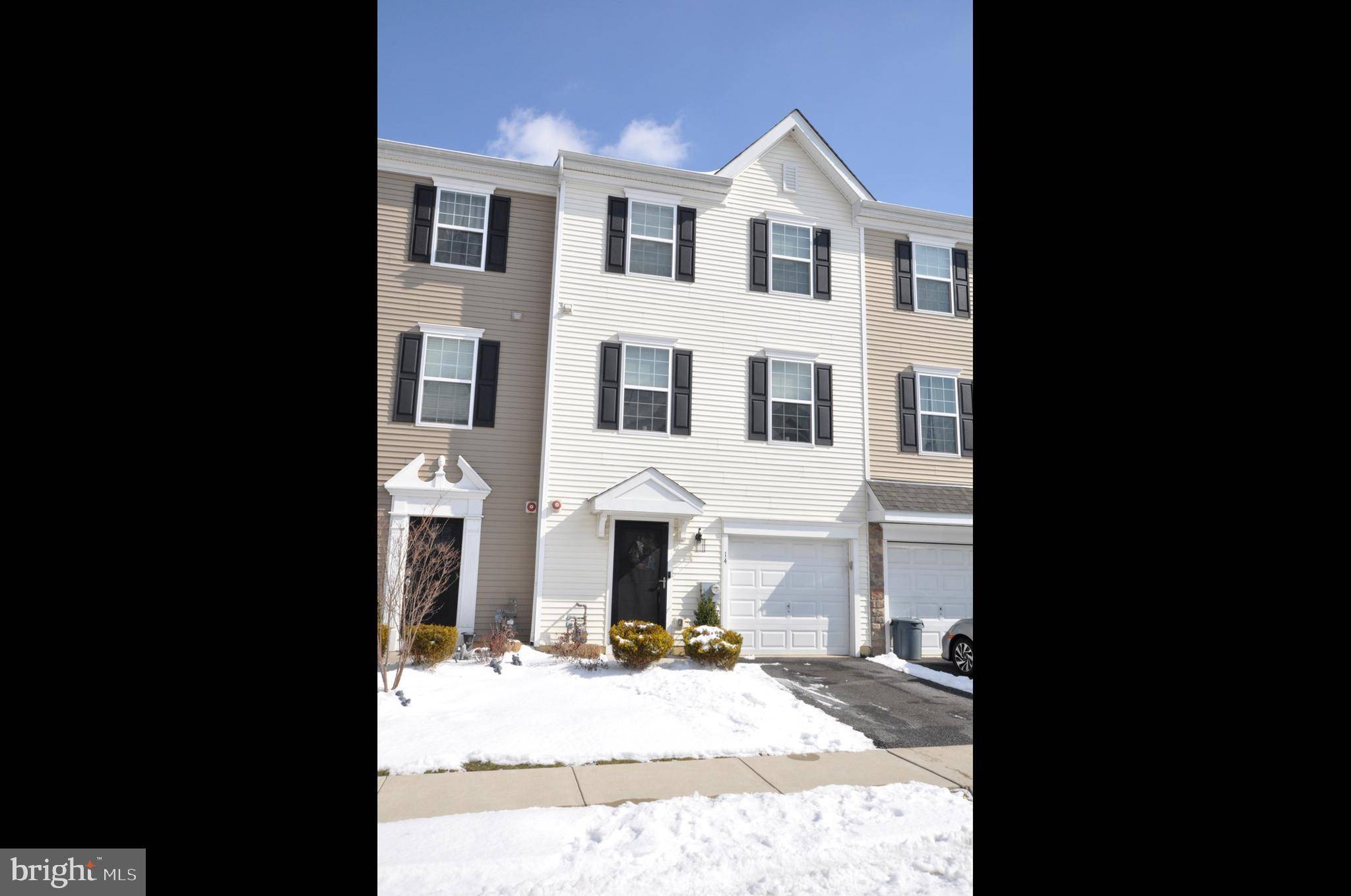 Morton, PA 19070,14 FARADAY CT