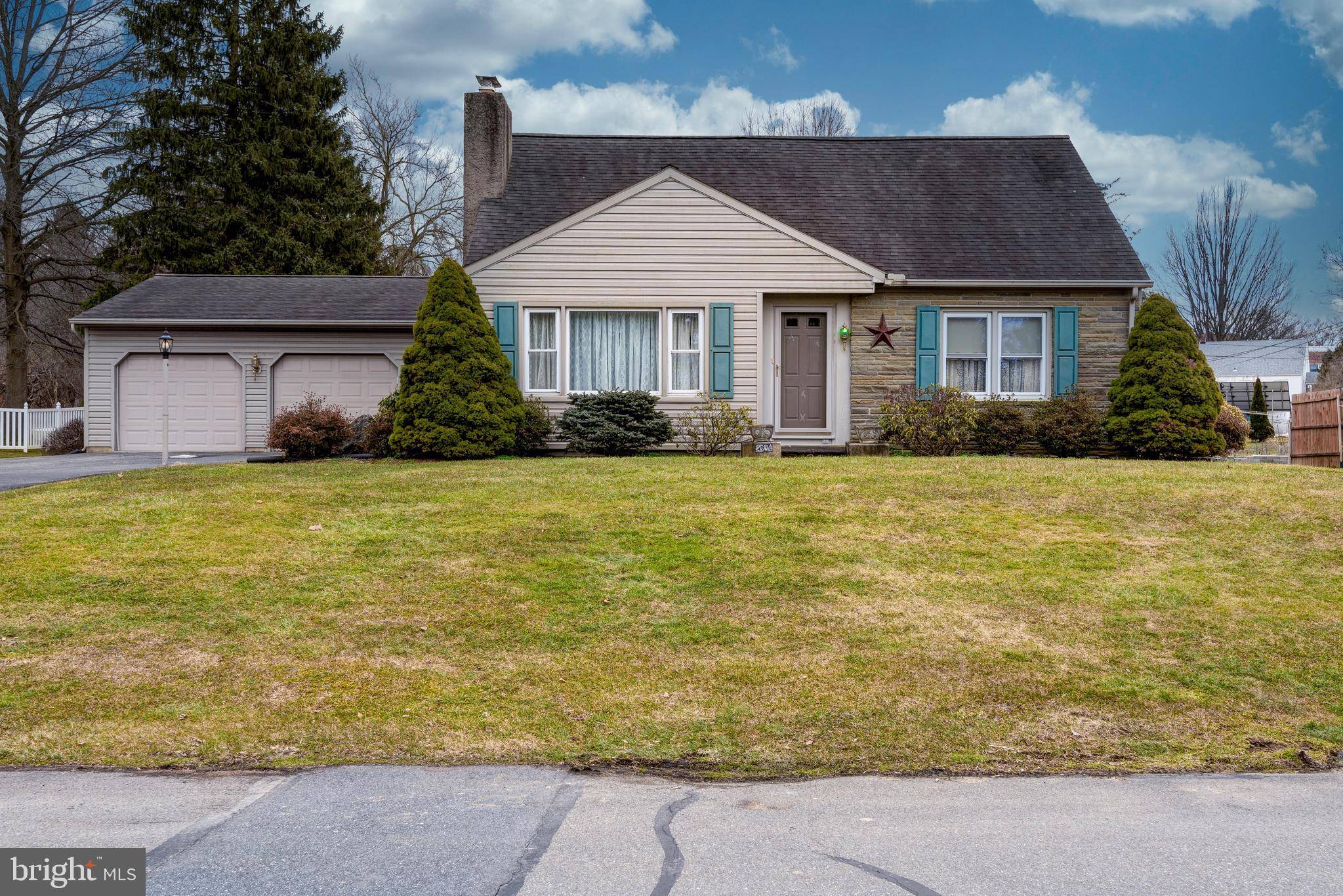 Lancaster, PA 17603,2604 CHESTNUT VIEW DR