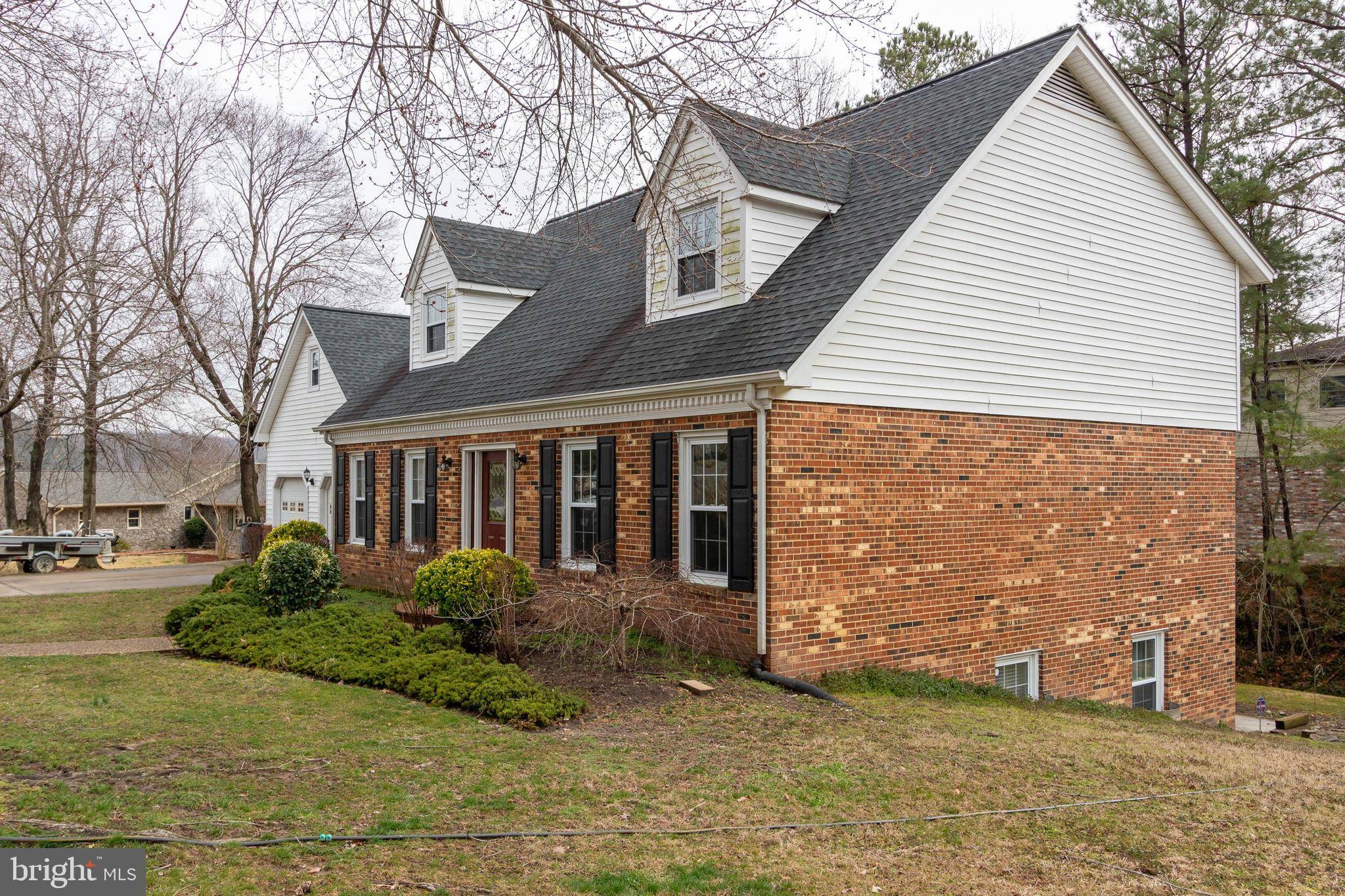 Triangle, VA 22172,18499 RUNNING PINE CT