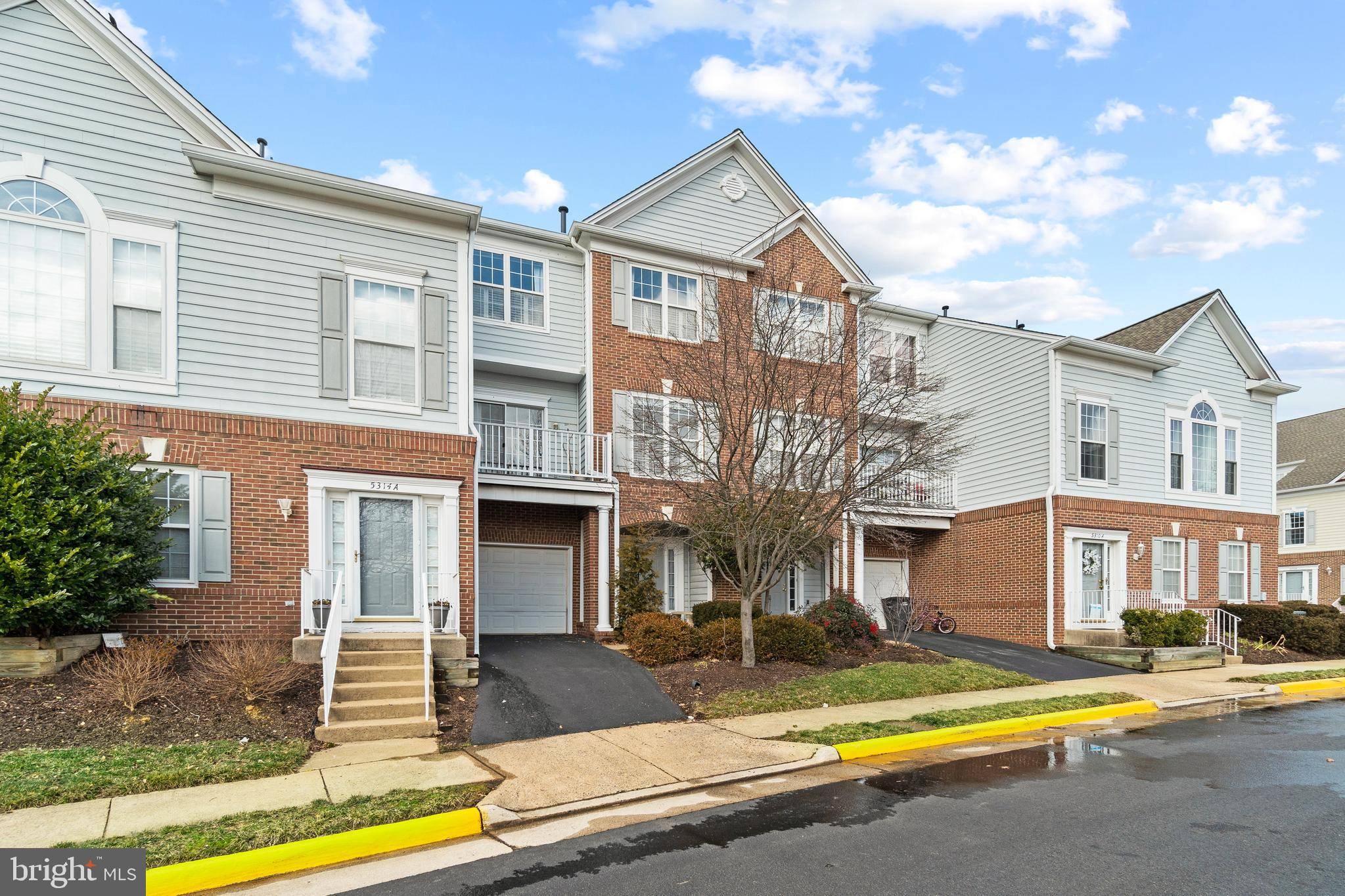 Alexandria, VA 22312,5314 BIRDS VIEW LN #2