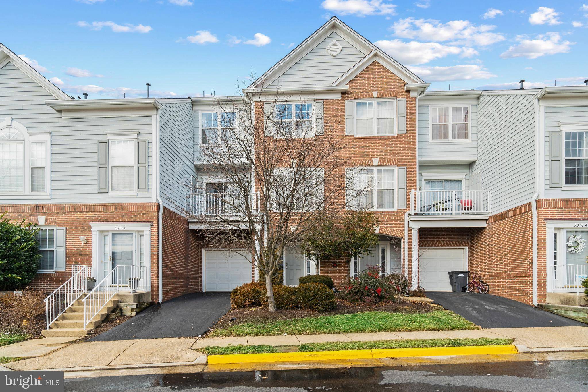 Alexandria, VA 22312,5314 BIRDS VIEW LN #2