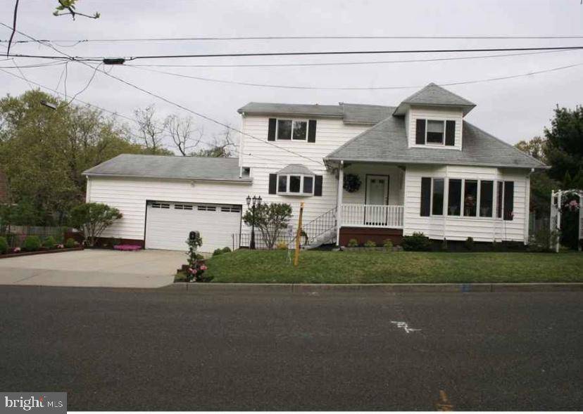 Clementon, NJ 08021,8 CHESTNUT LN