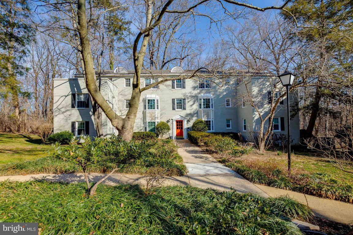 Arlington, VA 22204,702 S ARLINGTON MILL DR #101