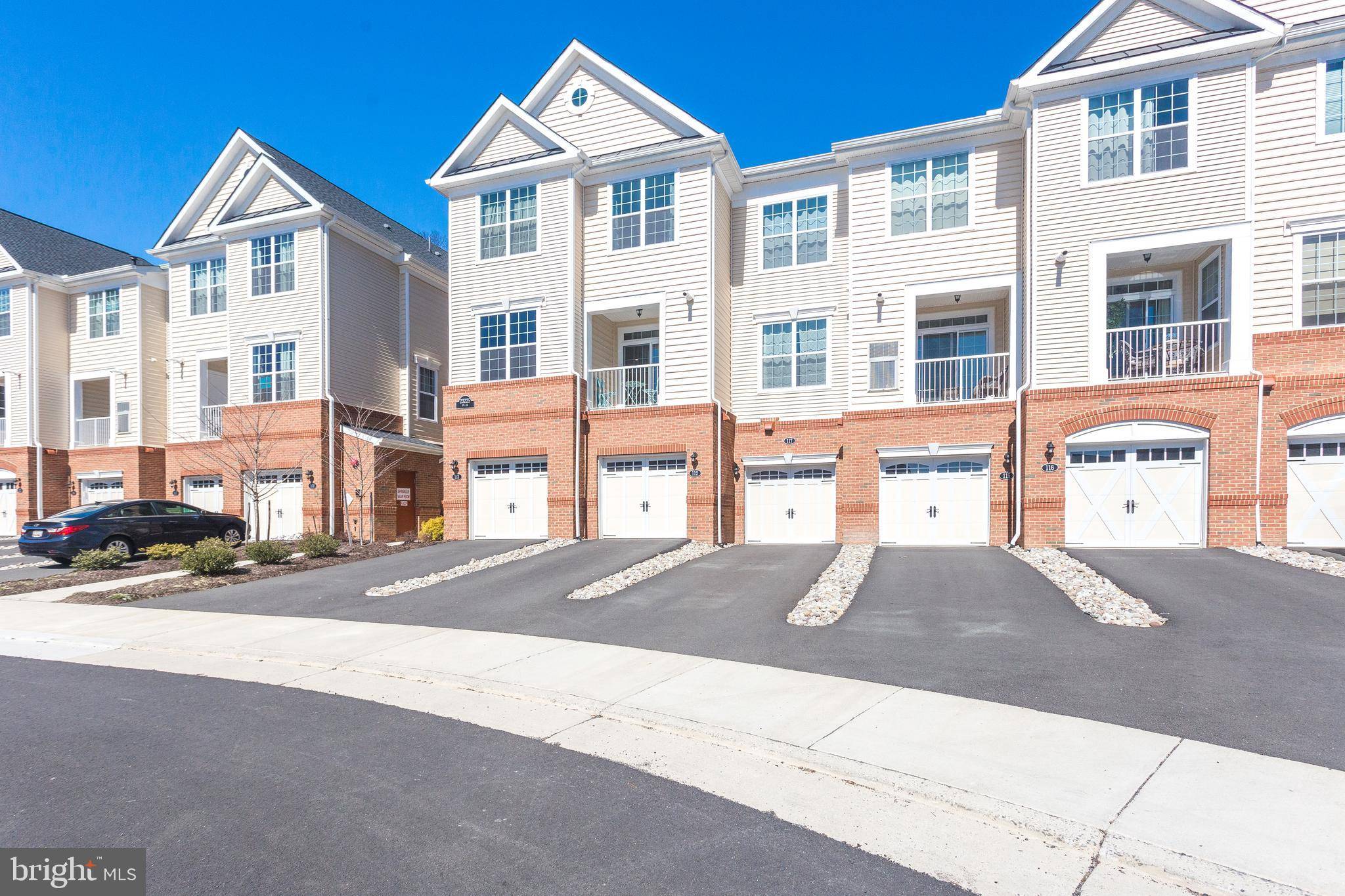 Ashburn, VA 20148,23225 MILLTOWN KNOLL SQ #111