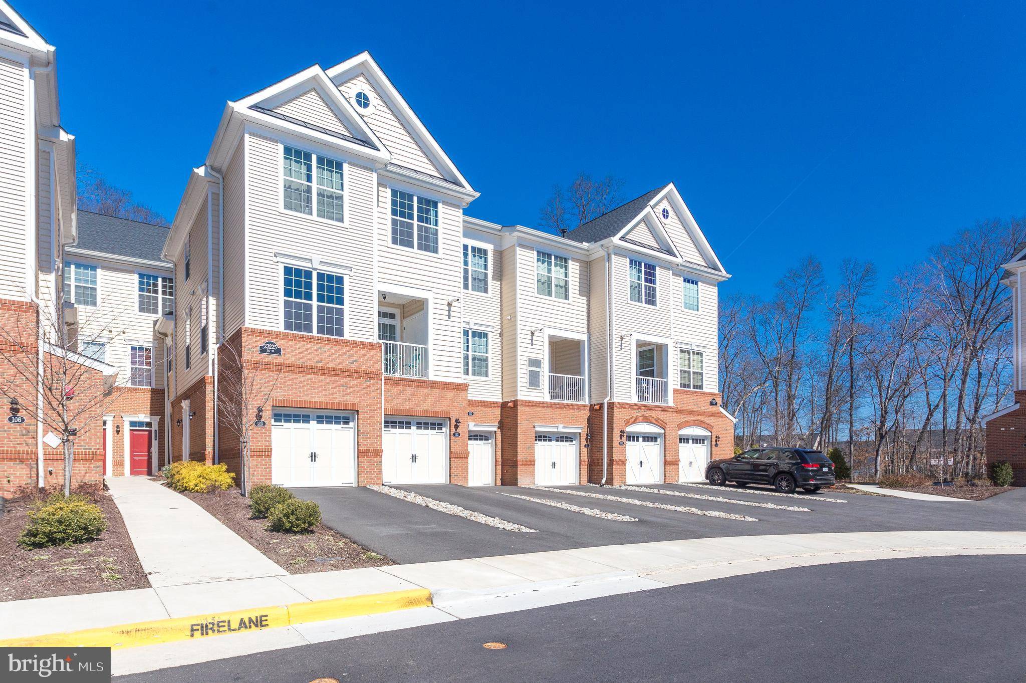 Ashburn, VA 20148,23225 MILLTOWN KNOLL SQ #111