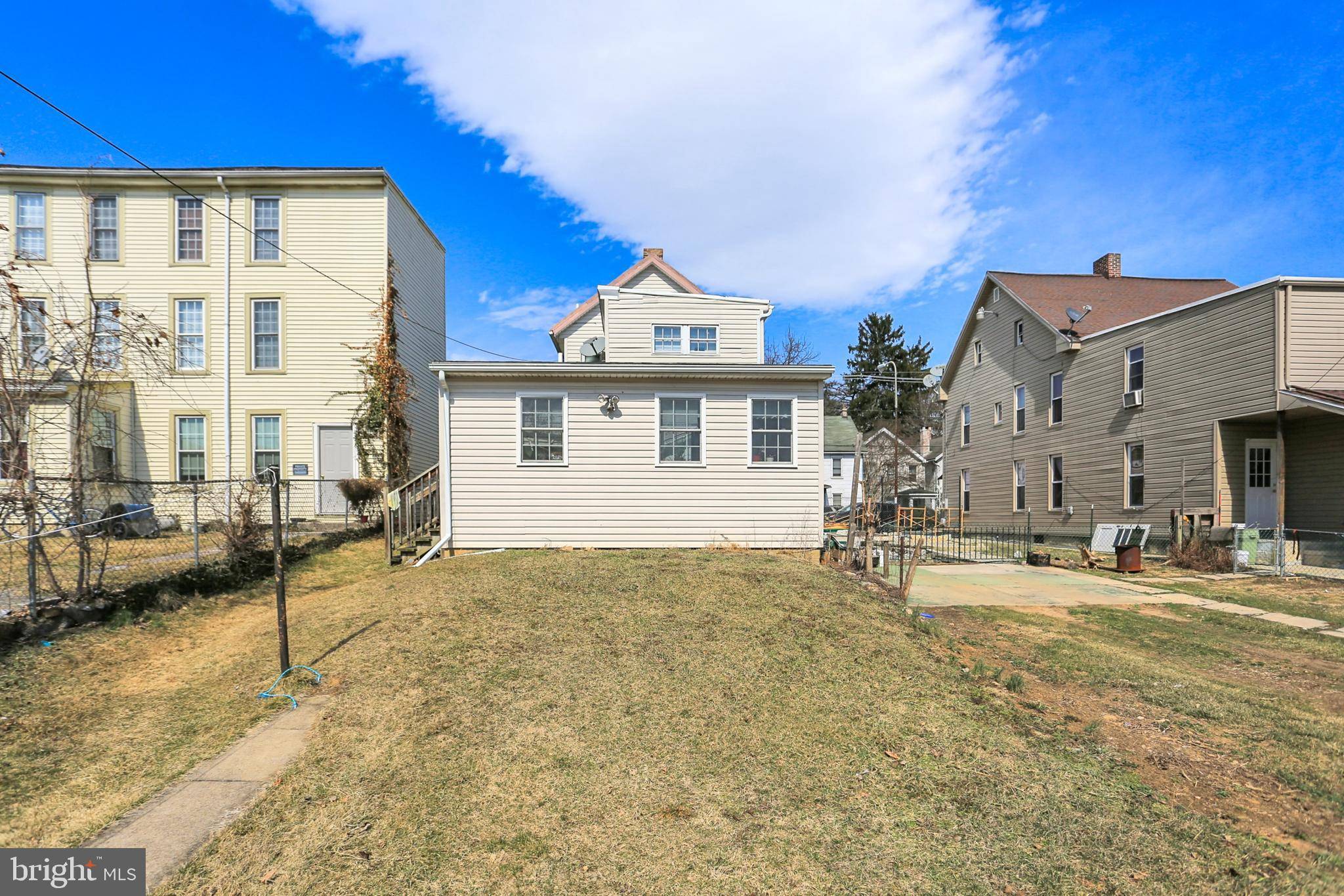 Chambersburg, PA 17201,282 LINCOLN WAY W