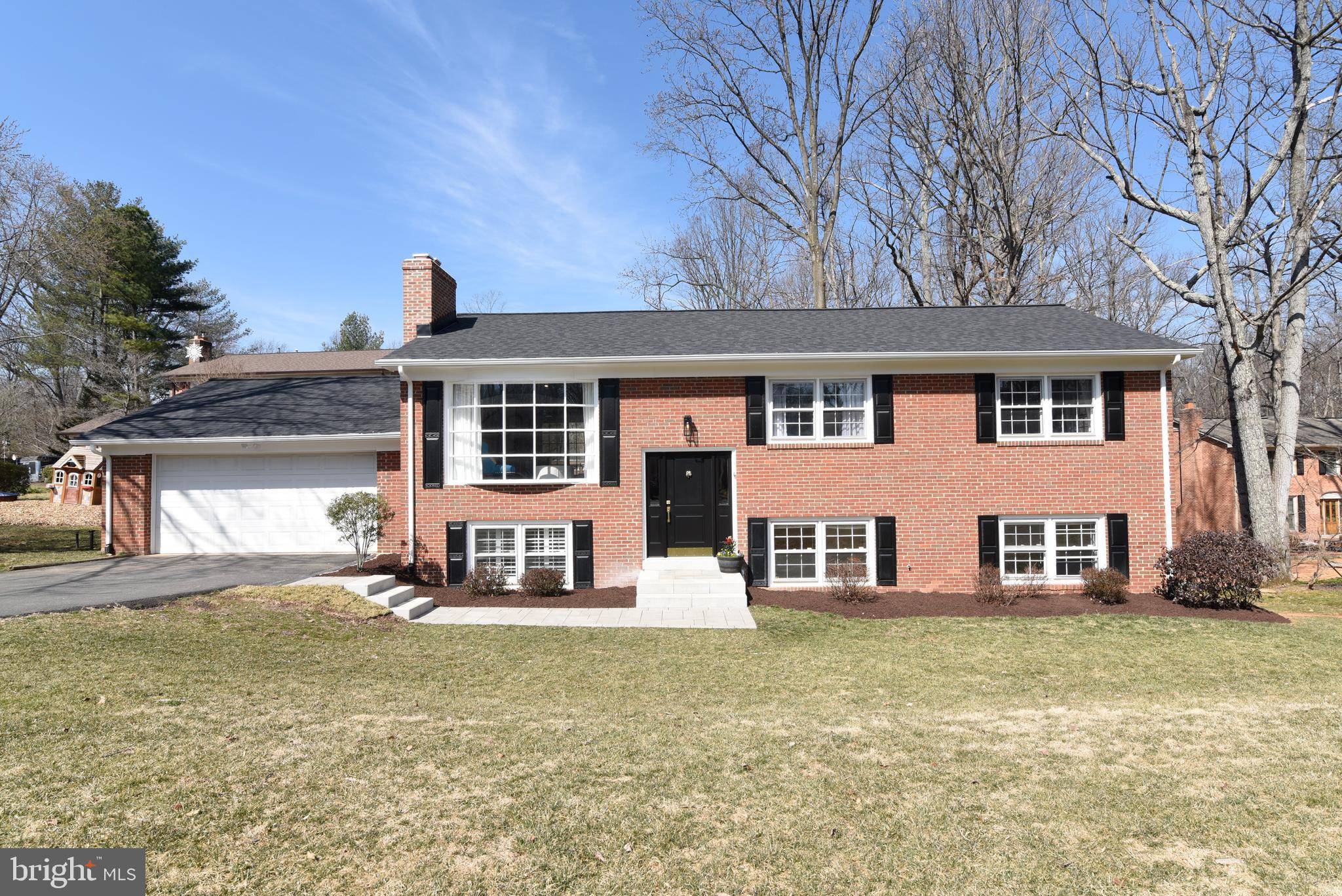 Oakton, VA 22124,3385 HICKORY HILLS DR