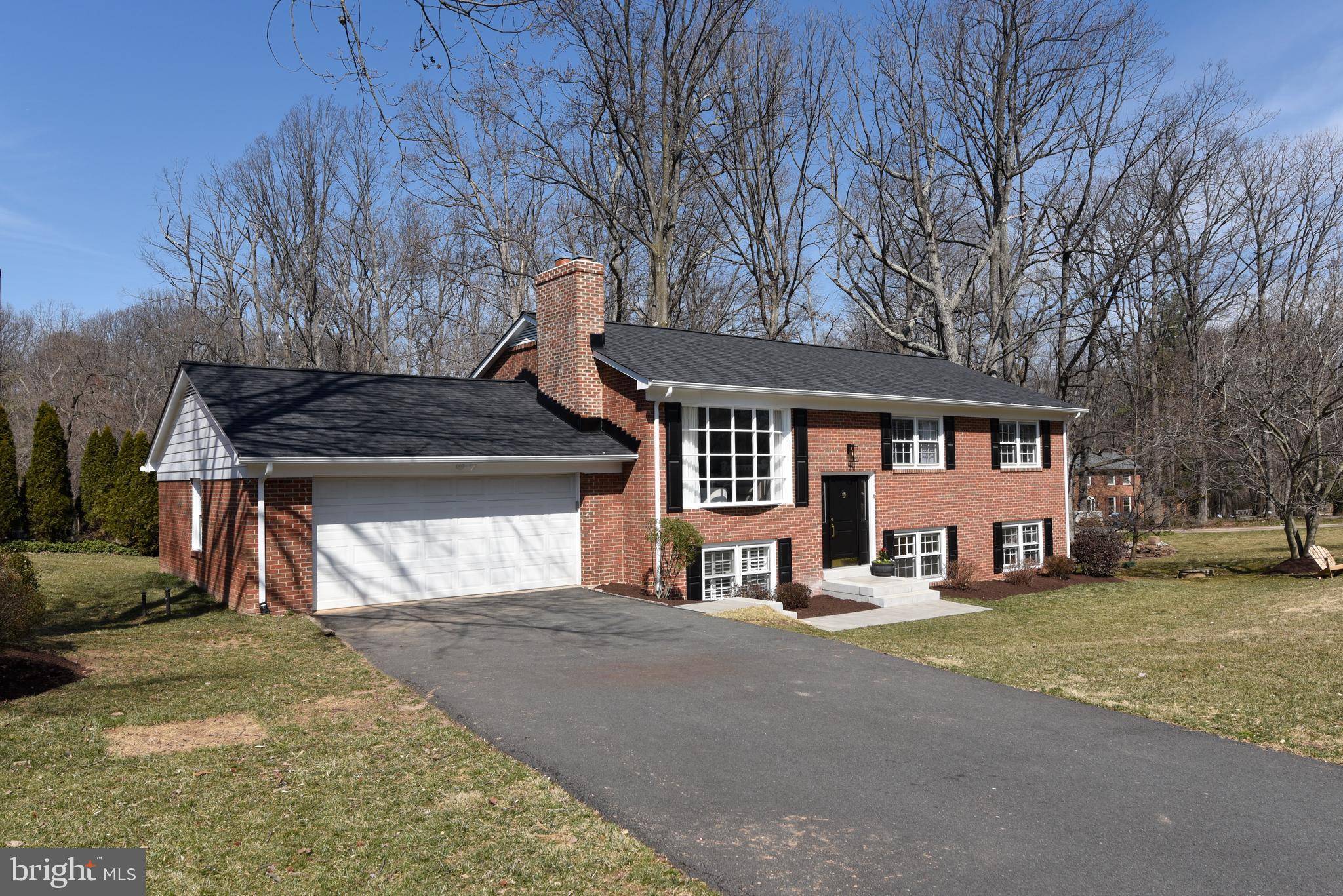 Oakton, VA 22124,3385 HICKORY HILLS DR