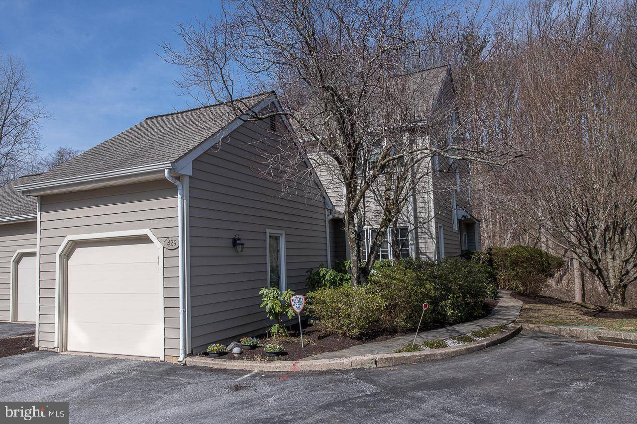 Newtown Square, PA 19073,429 WOODED WAY