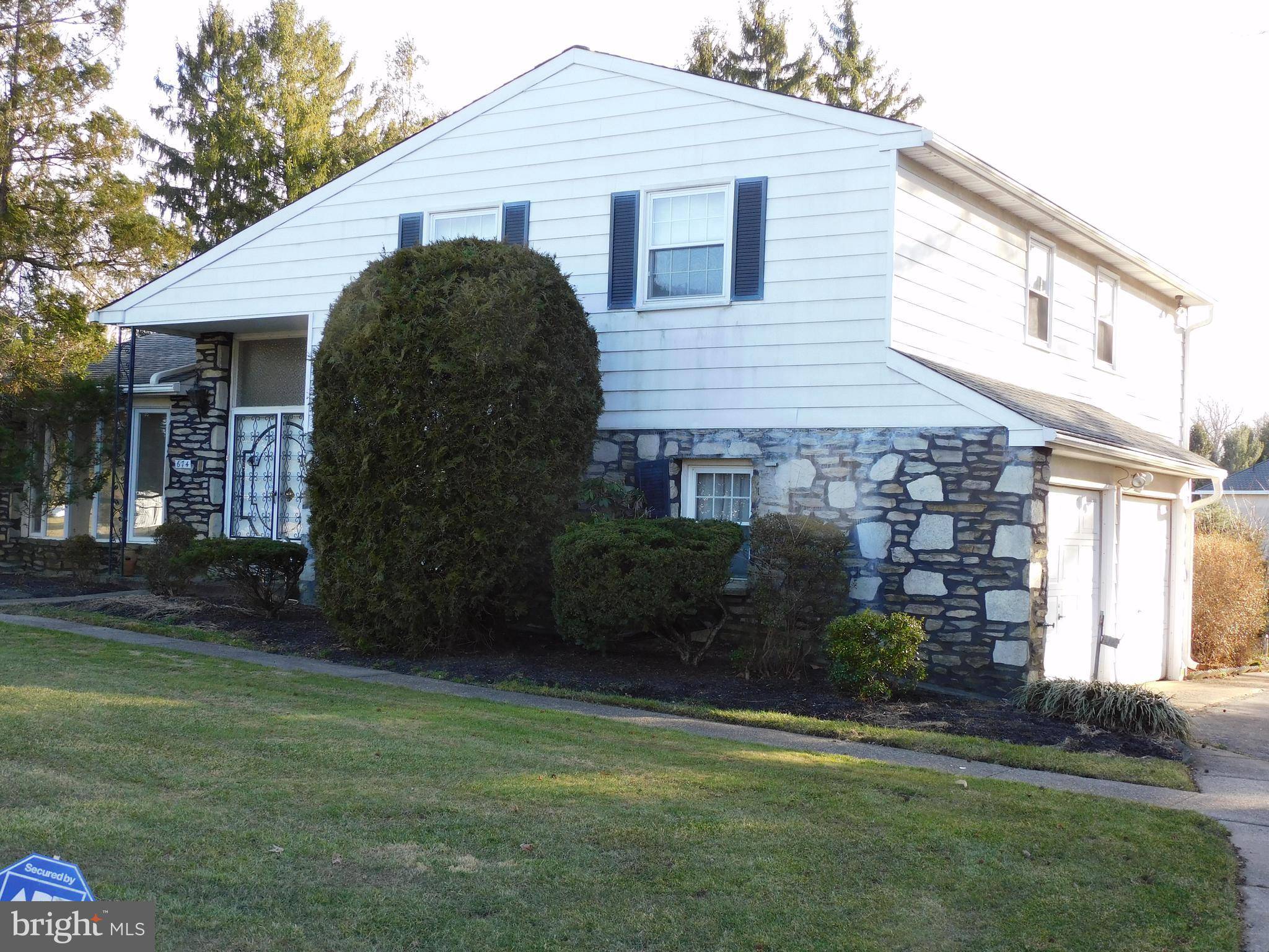 Huntingdon Valley, PA 19006,674 BOBWHITE LN