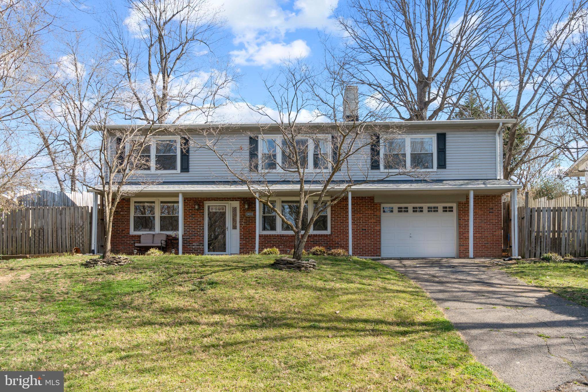 Triangle, VA 22172,19003 RED OAK LN