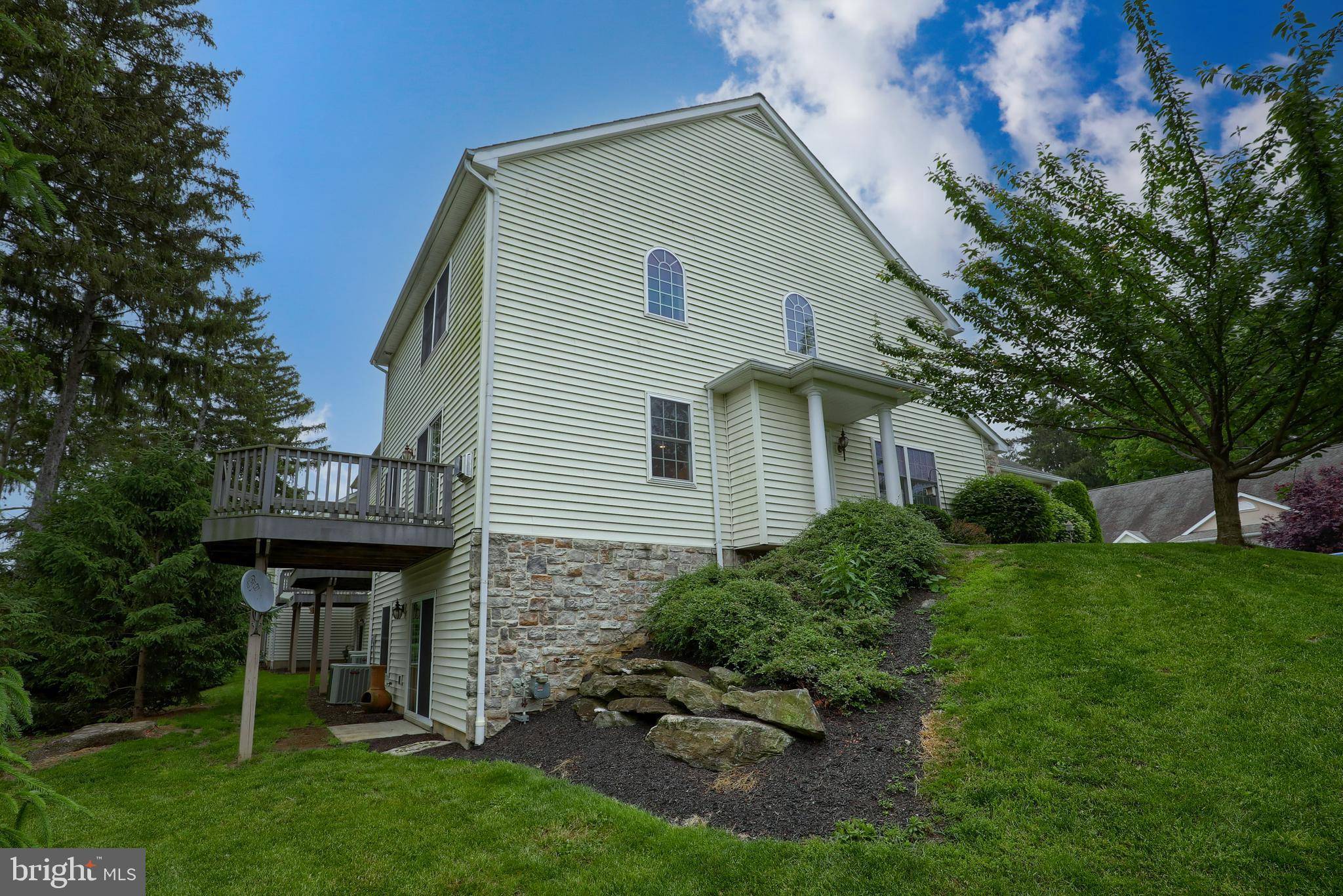 Lancaster, PA 17602,1813 WINDSONG LN