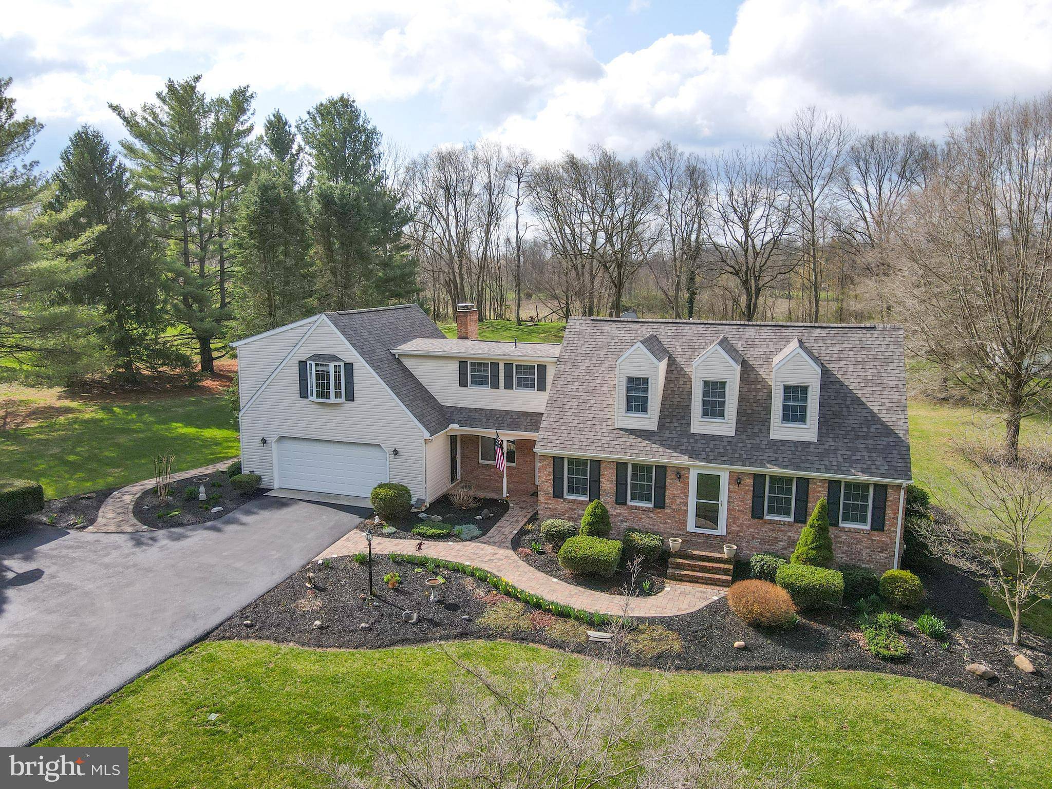 Falling Waters, WV 25419,264 TUFTS LN