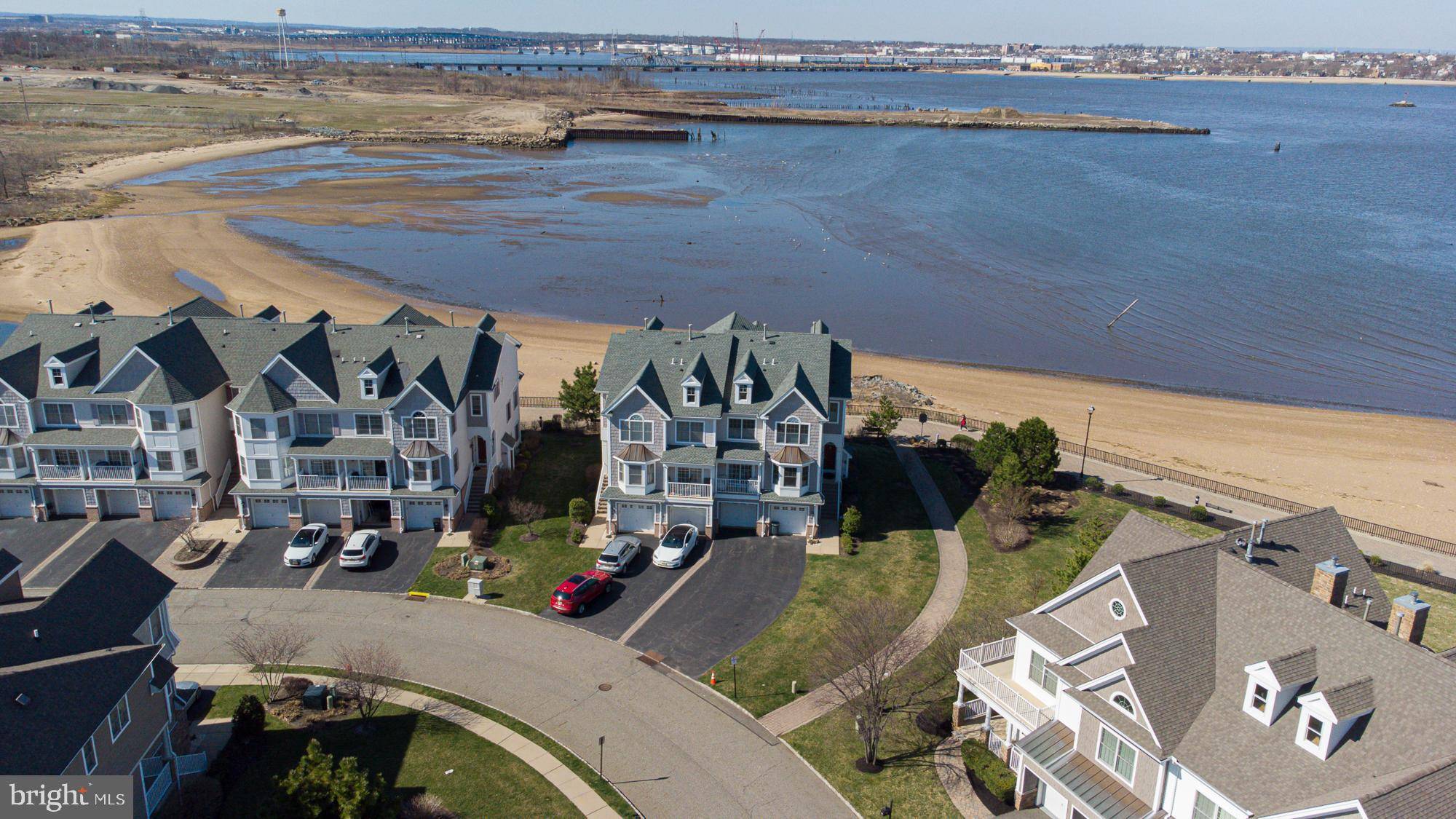 South Amboy, NJ 08879,60 RARITAN REACH RD