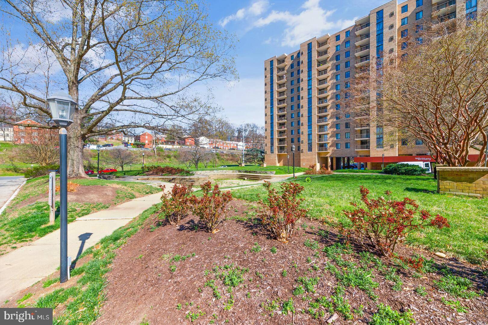 Arlington, VA 22204,4600 S FOUR MILE RUN DR #323