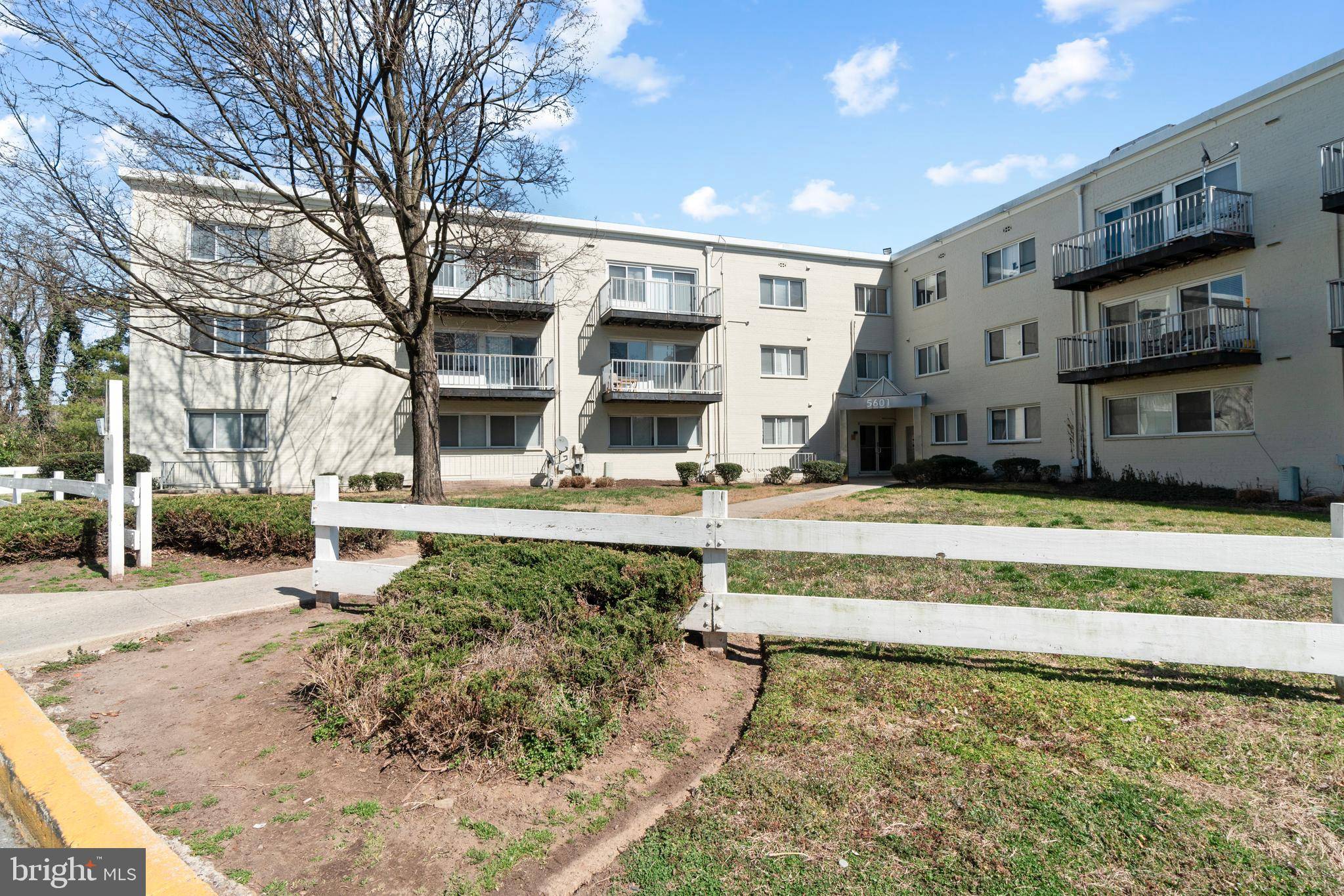 Hyattsville, MD 20782,5601 PARKER HOUSE TER #202