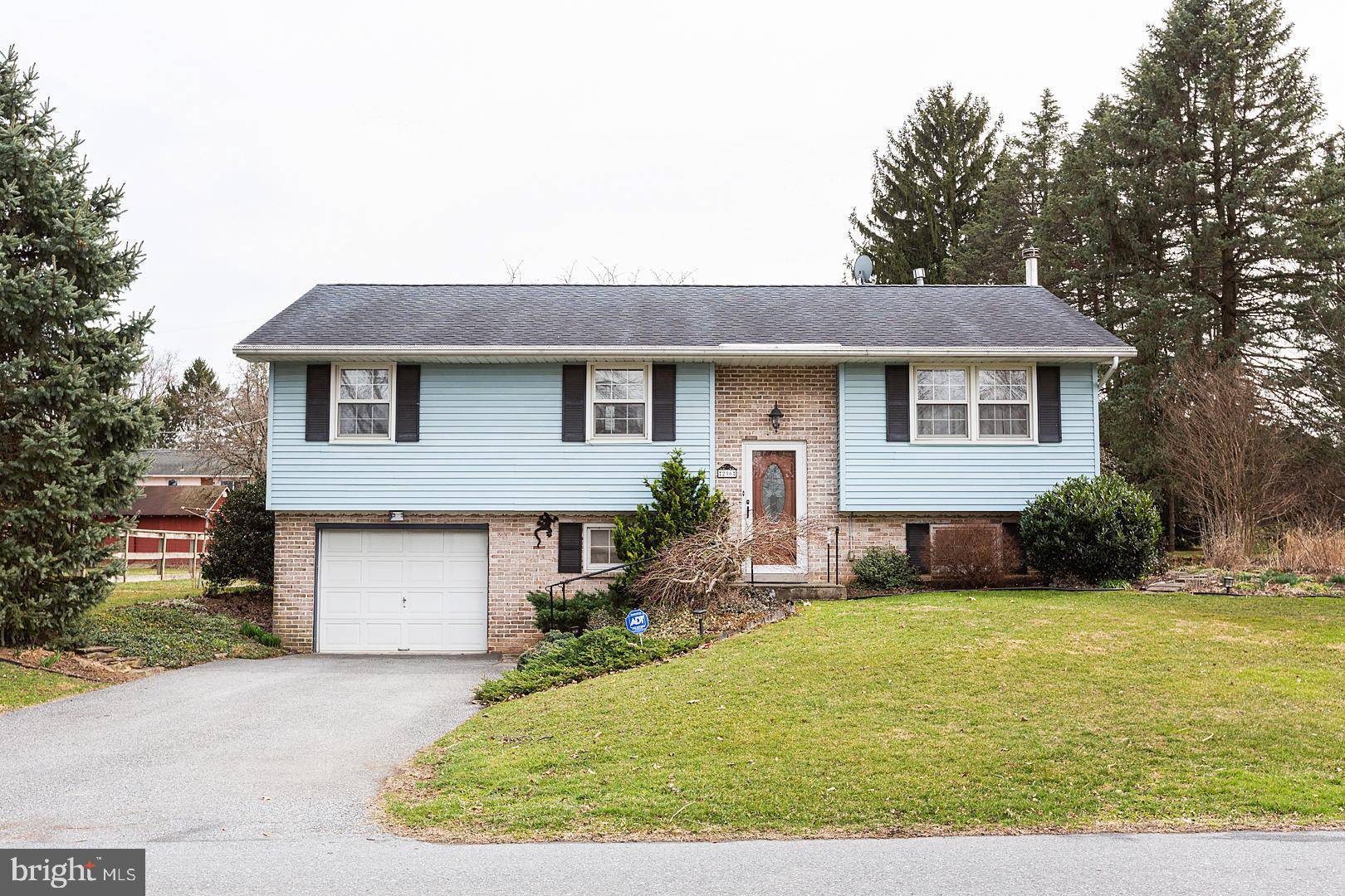 Leola, PA 17540,296 BAREVIEW DR