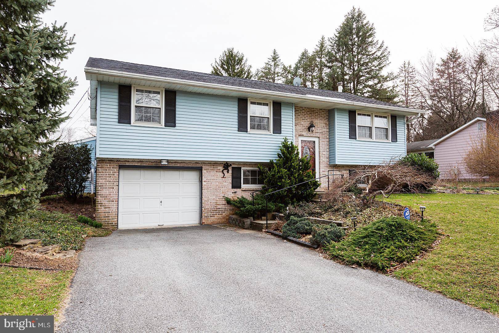 Leola, PA 17540,296 BAREVIEW DR