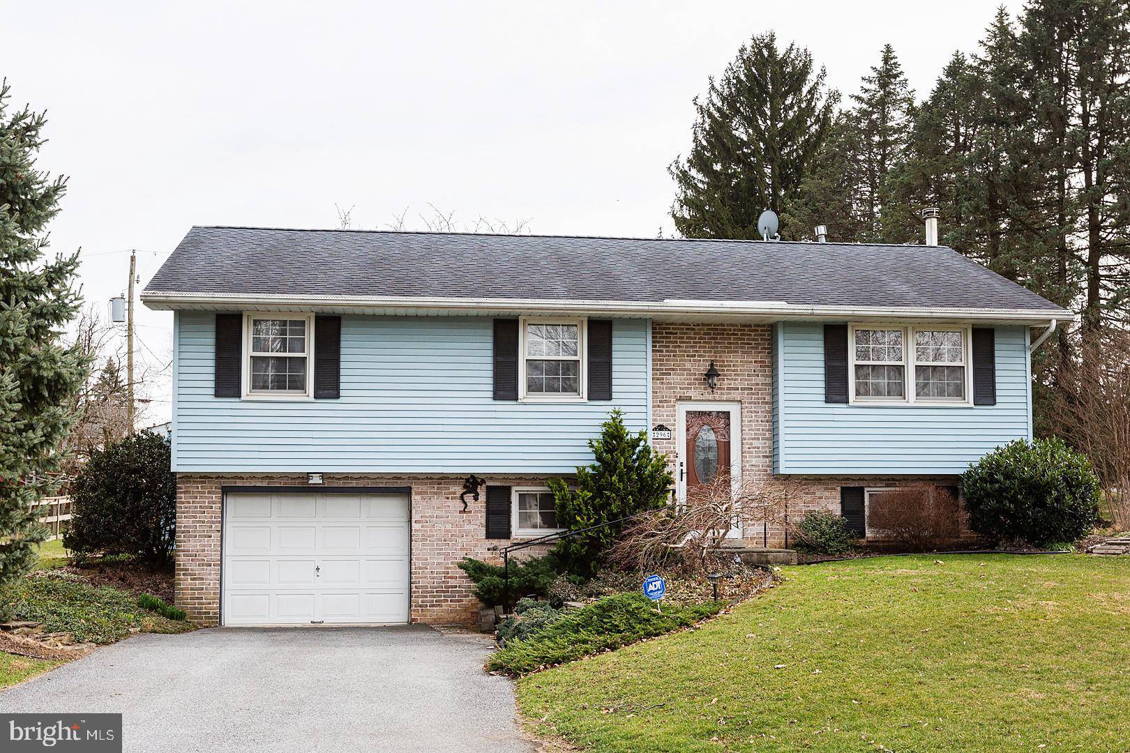 Leola, PA 17540,296 BAREVIEW DR