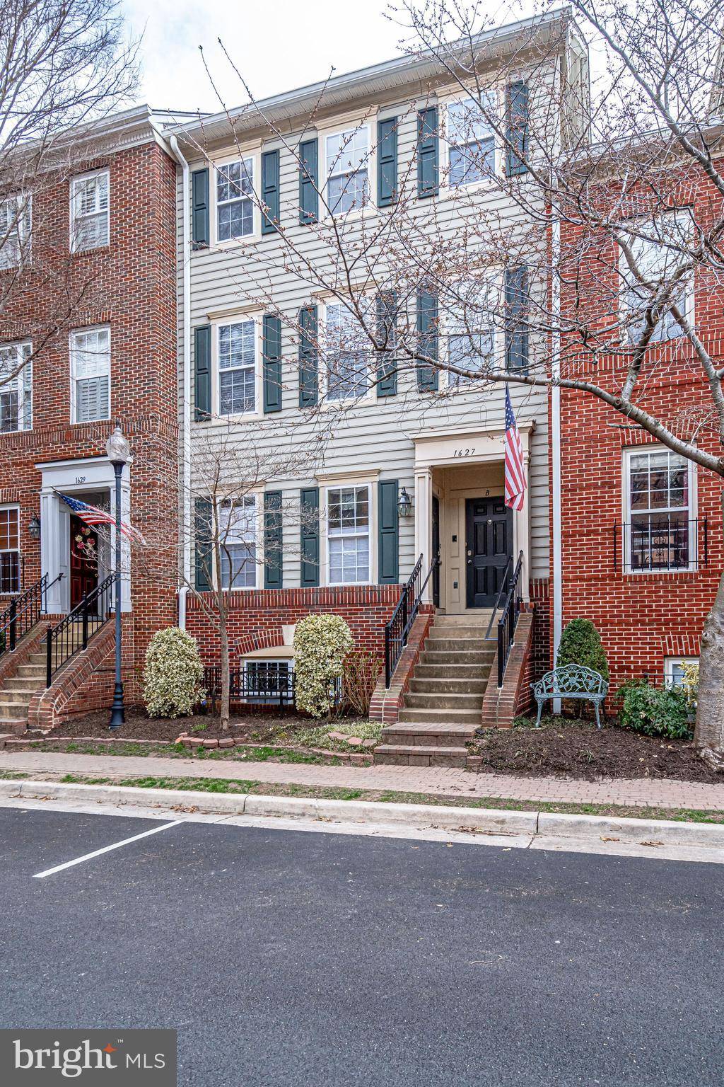 Alexandria, VA 22314,1627 HUNTING CREEK DR #B