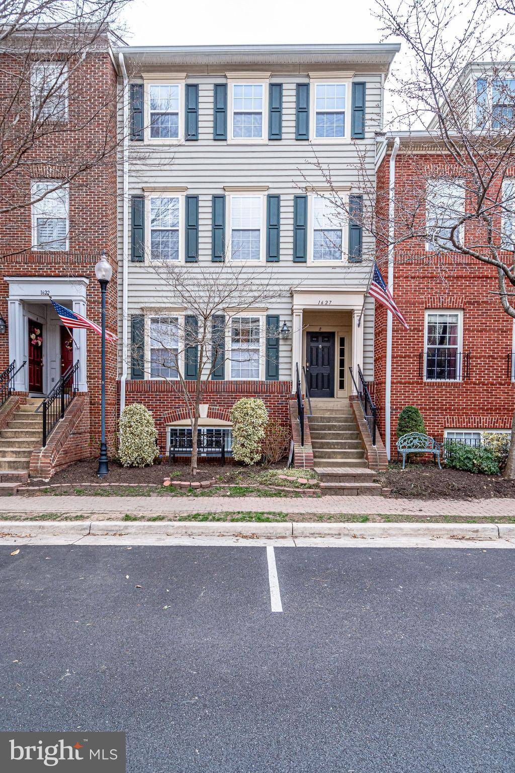 Alexandria, VA 22314,1627 HUNTING CREEK DR #B