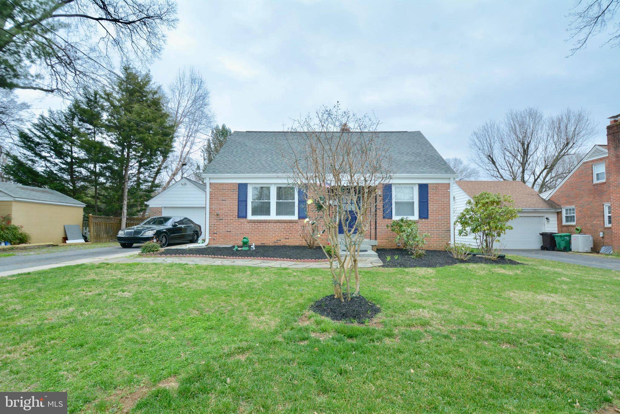 Gaithersburg, MD 20877,9 PEONY DR