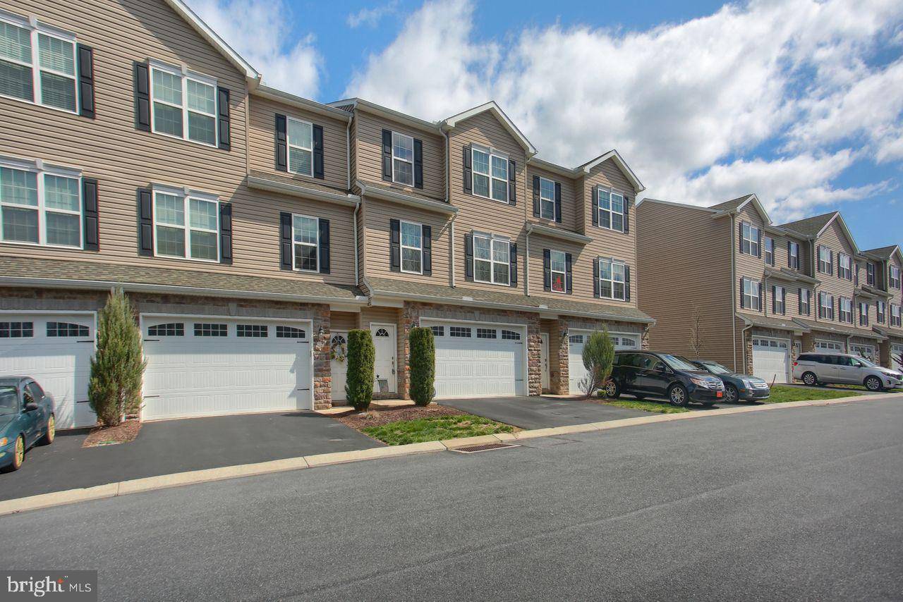 Mechanicsburg, PA 17055,822 SPRING ROCK CT