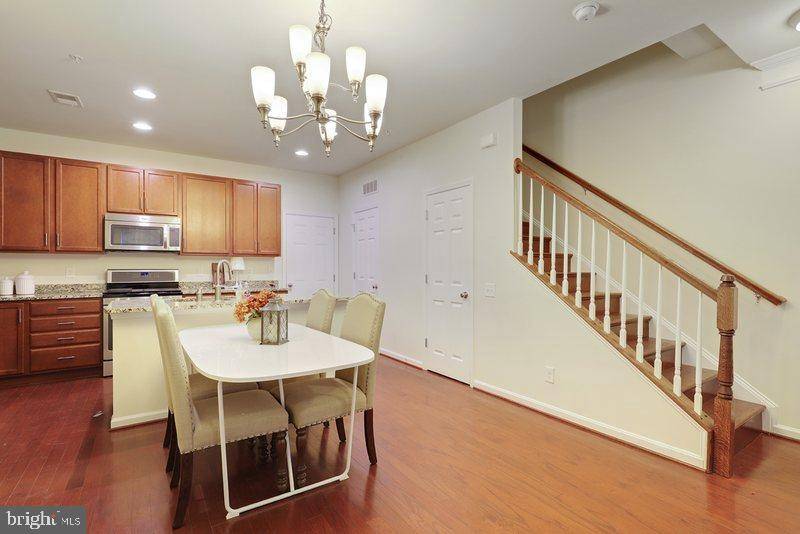 Fairfax, VA 22031,2966 RITTENHOUSE CIR #7