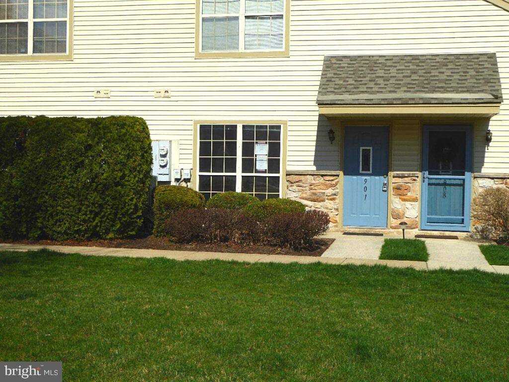 Royersford, PA 19468,907 FOXMEADOW DR